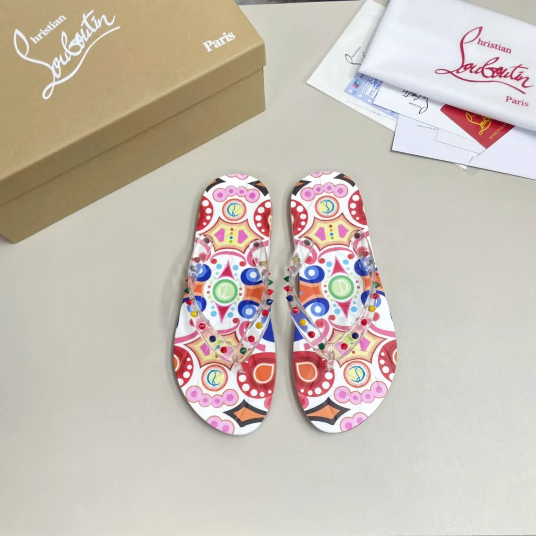 [CL red sole shoes] P: 300💰 size 38-45 Men's classic slippers, made on the official website 1:1, the original factory specializes in original materials ➖ OEM 3D printing pattern production ➖ Original color nails, ultra-light non-slip outsole. Super fashionable and super comfortable, handsome on the feet, a must-have for men in summer! !